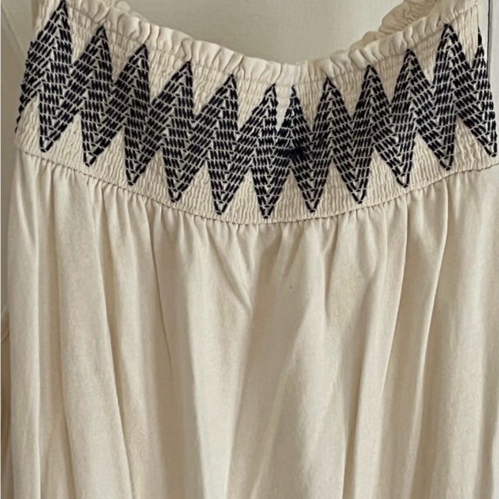 SALE 3/$15 Old Navy Embroidered Tank - Picture 2 of 6